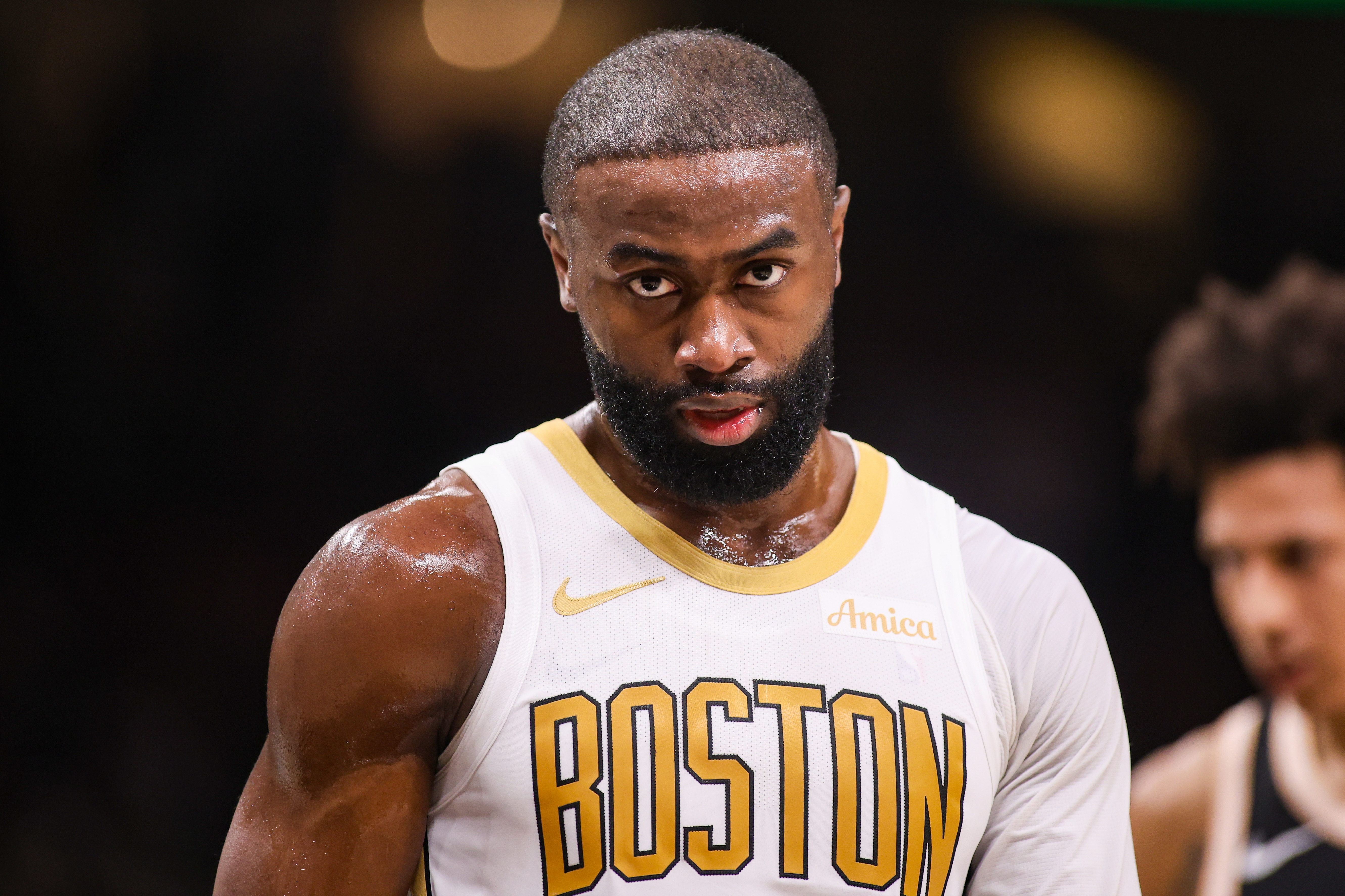 jrs低调看高清直播-如何定义造犯规？杰伦·布朗：夸大身体接触 故意装成被犯规